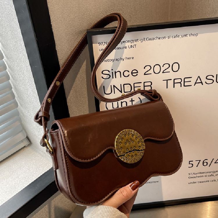 Retro brown small square bag shoulder armpit women's spring new niche design women's bag commuter shoulder bag