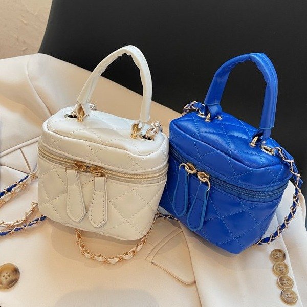 High-end chain bucket bag for women 2024 new summer texture niche design popular this year versatile crossbody