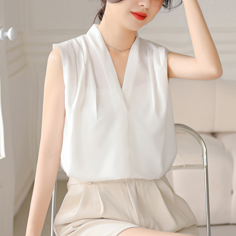 French silk sleeveless top for women to wear in summer, fashionable v-neck bottoming suit with mulberry silk vest and T-shirt