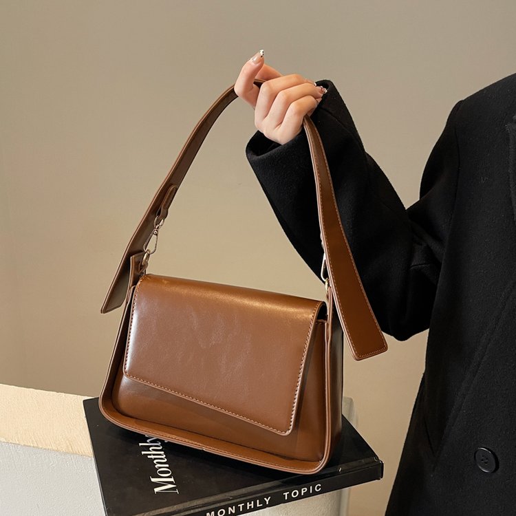 Hong Kong purchasing spring and summer 2024 new retro niche women's bags, fashionable and versatile single shoulder underarm bag, high-end texture