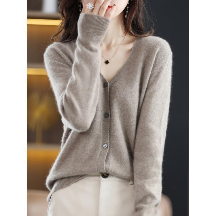 Spring and Autumn new style knitted sweater cardigan for women with fashionable temperament, loose and versatile, slimming and belly-covering cardigan jacket for women