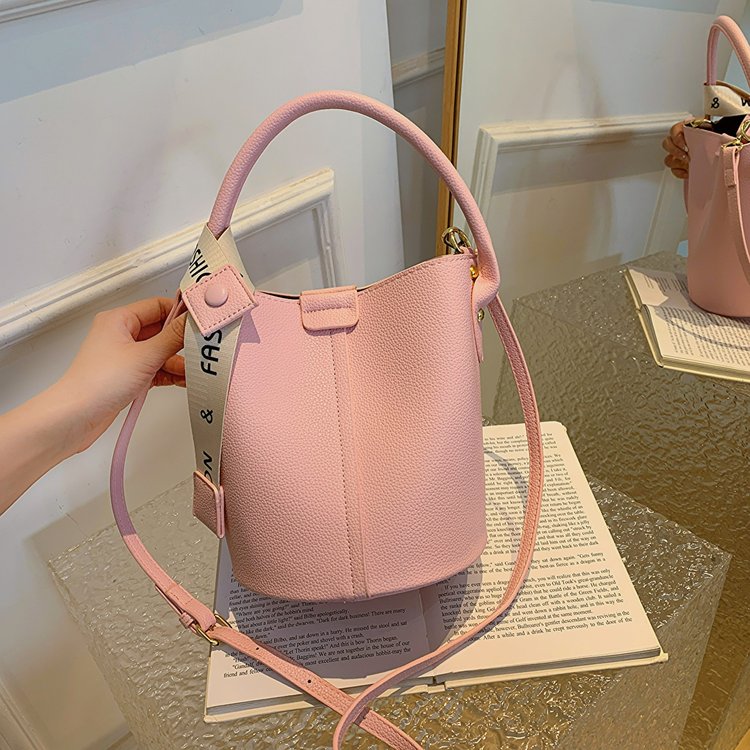 Summer Fashion Handbag Solid Color 2024 New French Style Small Fresh One-Shoulder Crossbody Bag Western Style Bucket Bag