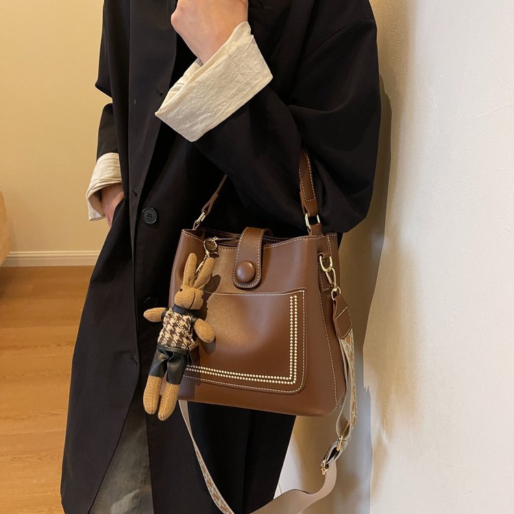 Bags for women, new style, trendy, high-end, fashion niche design, wideband crossbody bag, retro portable bucket bag
