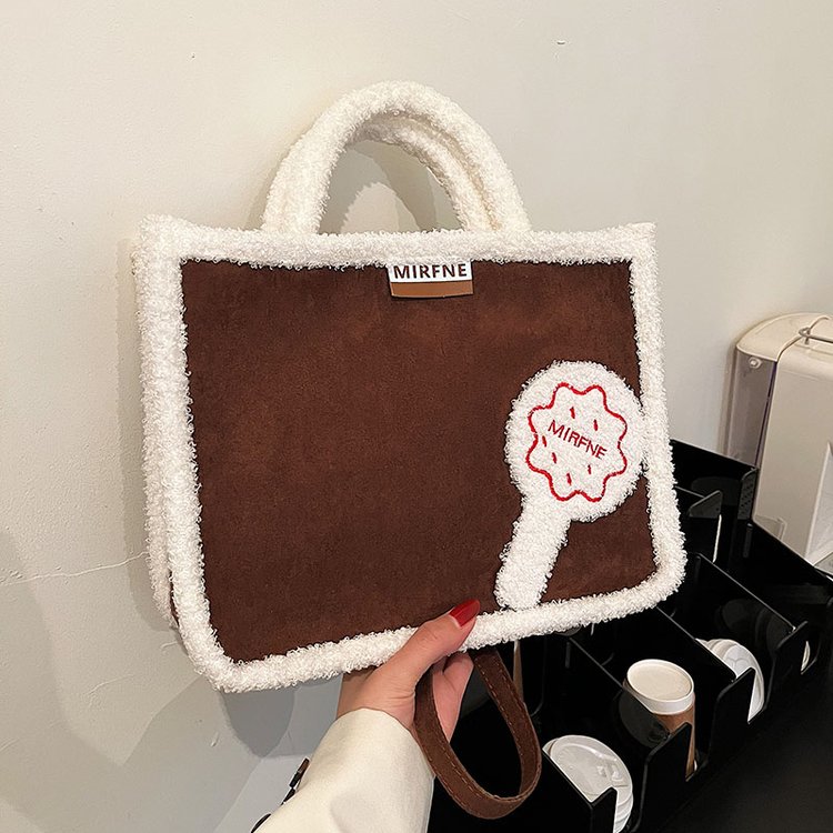 Niche retro simple one-shoulder cross-body bag 2024 autumn and winter new large-capacity tote bag Korean style furry handbag