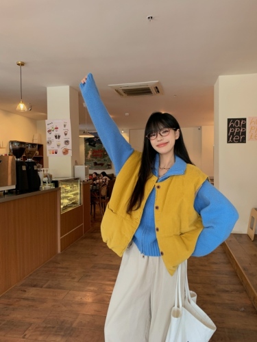 Japanese retro vest, corduroy casual pants, white zipper cardigan and sweater three-piece set