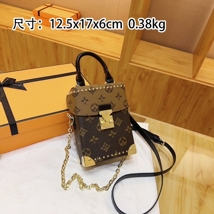 Trendy Fashion Rivet Heavy Industry Presbyopia Mobile Phone Bag Women's 2024 Autumn and Winter New Mini Chain Crossbody Small Bag