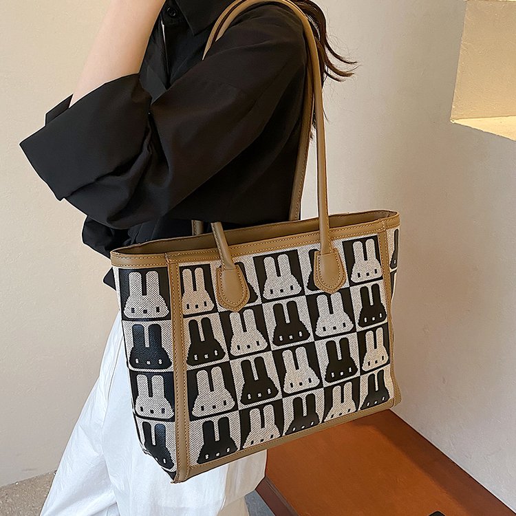 High-end textured foreign-style bag for women, new textured hand-carrying large-capacity casual, popular and versatile shoulder bag for women