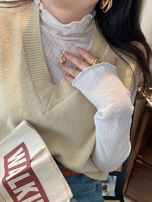 Women's new style white mesh bottoming shirt with lace blouse inside, spring and autumn style top