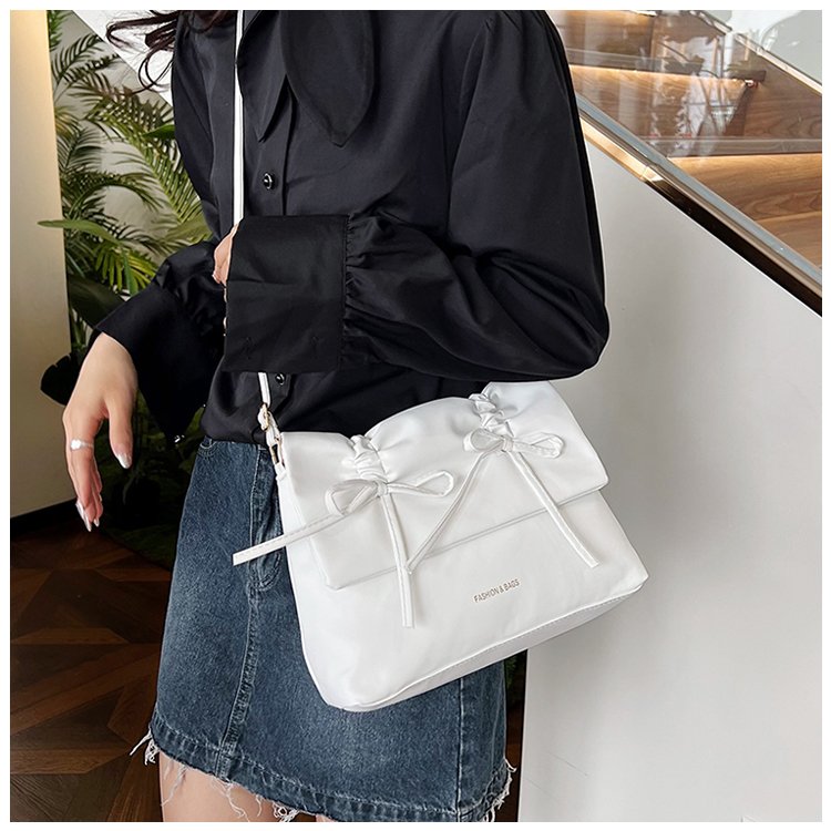 Niche design versatile bow armpit bag for women 2024 new Korean fashion simple commuter shoulder crossbody bag