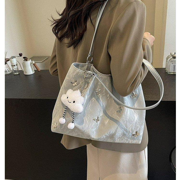 Silver Tote Bag Women's 2024 New Casual Shoulder Bag This Year's Popular College Student Class Large Capacity Commuting Bag