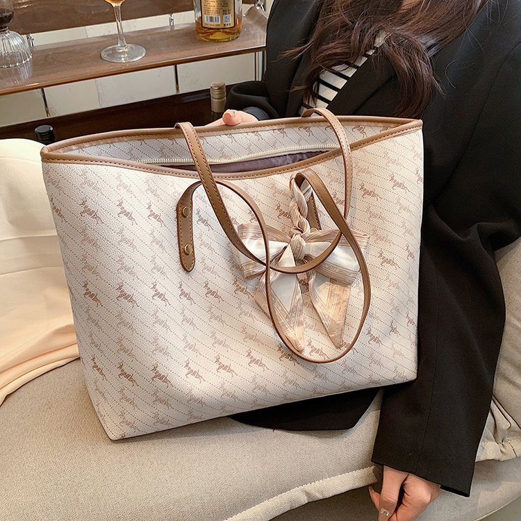 Women's 2024 New Bags This year's popular large-capacity tote bag, versatile shoulder bag, college student class commuting bag