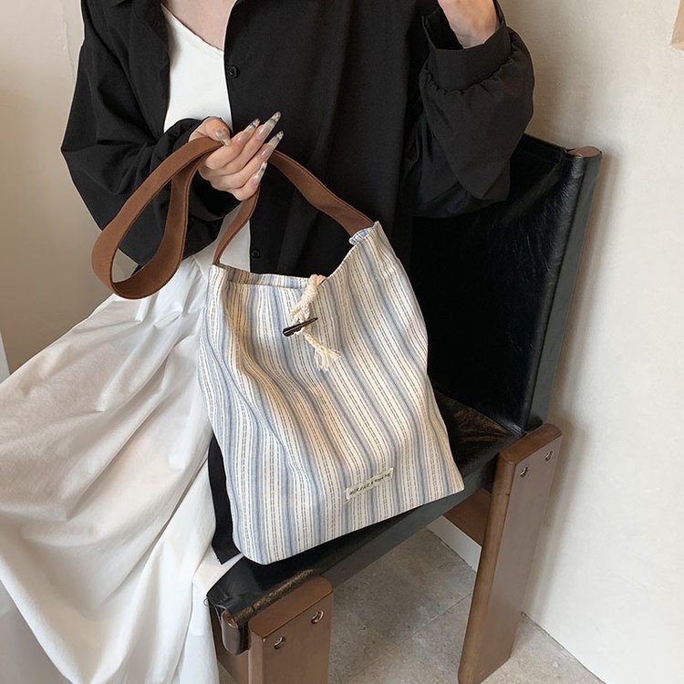 2024 new high-end all-match blue stripe large capacity tote bucket bag niche armpit bag single shoulder commuter bag