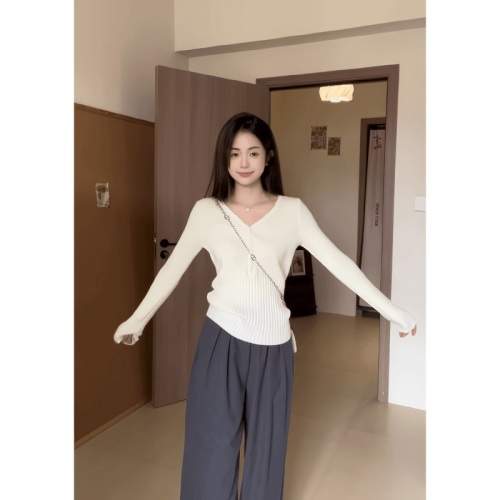 French right shoulder pit strip V-neck bottoming sweater for women in autumn slim fit waist inner top for small people
