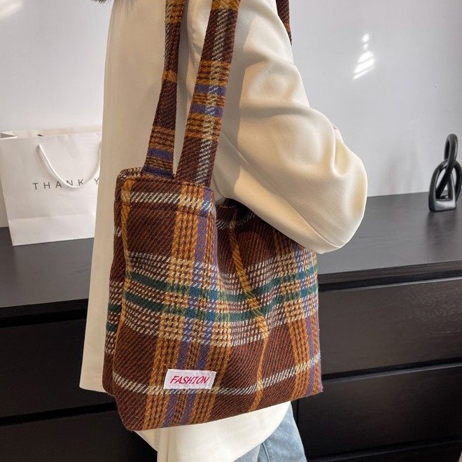 Textured wool large-capacity bag women's commuter tote bag 2023 new plaid portable shoulder bag