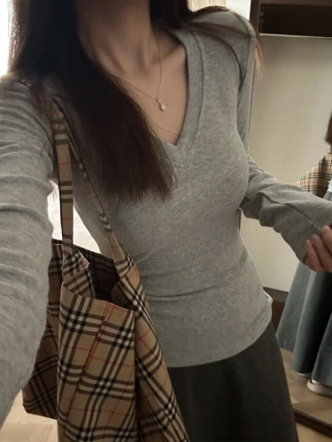 V-neck thickened brushed long-sleeved versatile T-shirt bottoming shirt for women in autumn and winter new slim fit inner top