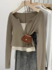 Contrast color fake two-piece long-sleeved T-shirt women's autumn design niche V-neck short top bottoming shirt