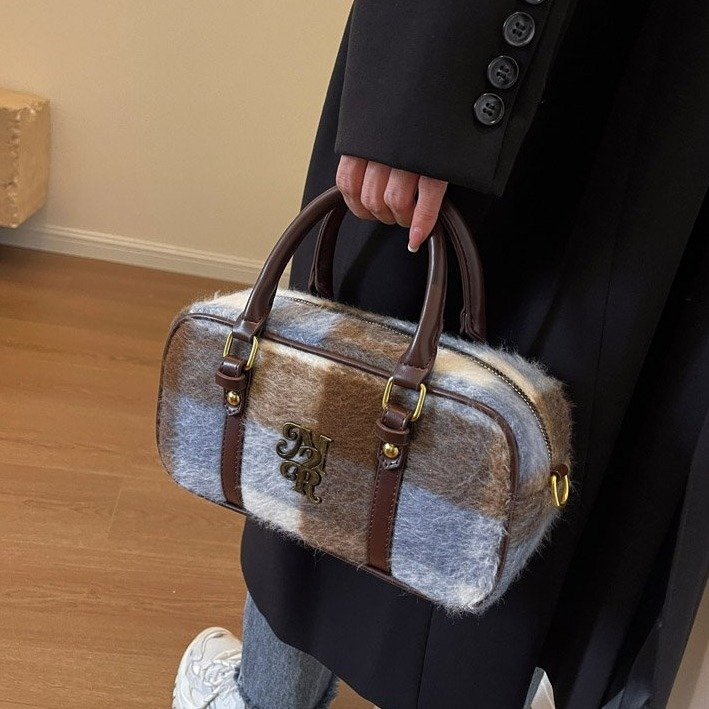 Woolen portable bowling bag, new trendy retro college style sub-pillow bag, versatile cross-body bag