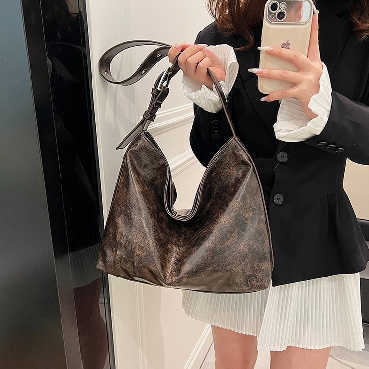 Textured soft leather large-capacity bag women's new winter style versatile shoulder bag fashionable bucket bag