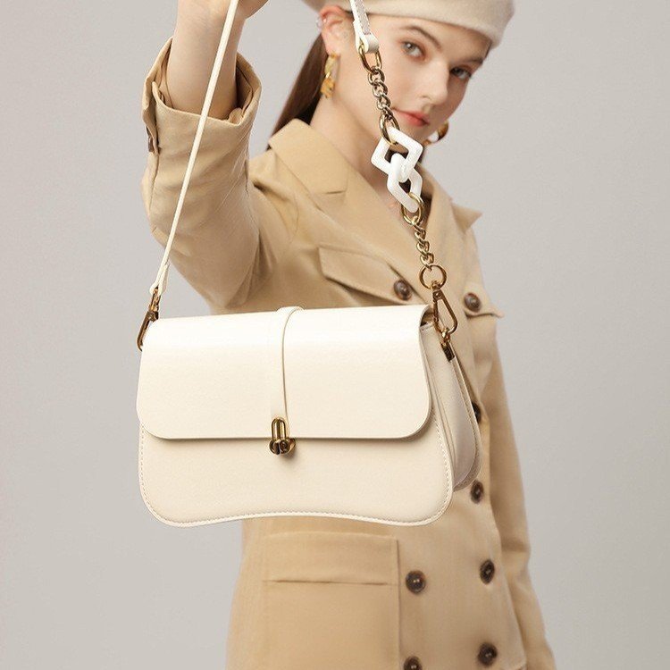 Niche high-quality baguette bag new fashion light luxury chain armpit saddle bag versatile shoulder crossbody bag for women