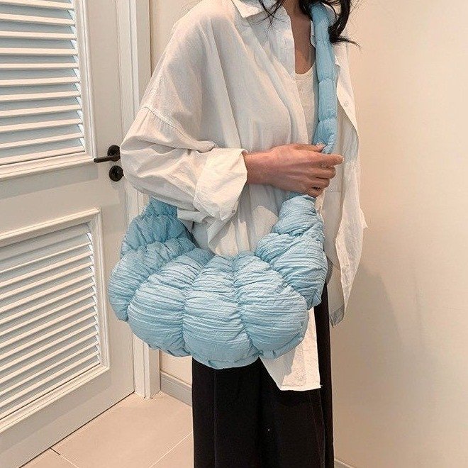 Korean pleated cloud bag large capacity shoulder crossbody bag lightweight sponge dumpling bag women's casual armpit bag wholesale
