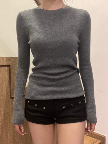 Gray round neck sweater for women in autumn and winter, warm and high-end slim bottoming shirt, soft and waxy sweater top