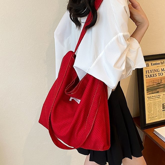 Vitality girl cute red shoulder bag Korean ins niche tote bag shoulder crossbody bag for women
