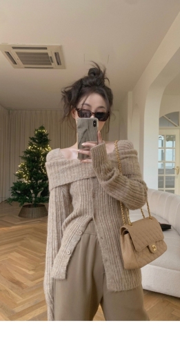 One-shoulder bottoming shirt for women with sweater hot girl knitted cardigan new early spring high-end top