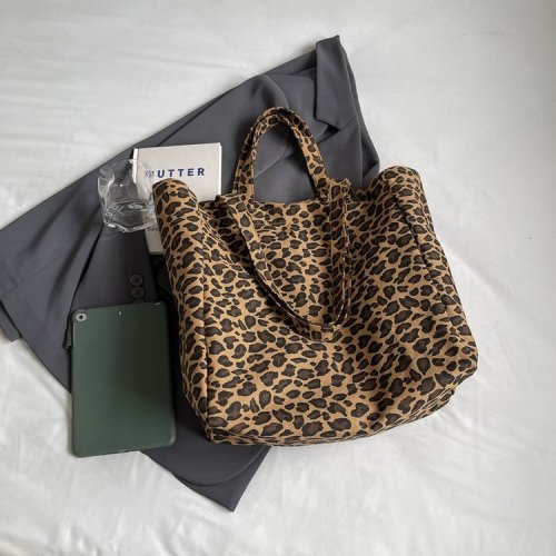 Large capacity leopard print fashion shoulder bag women's new simple personality tote bag large shopping bag versatile travel bag