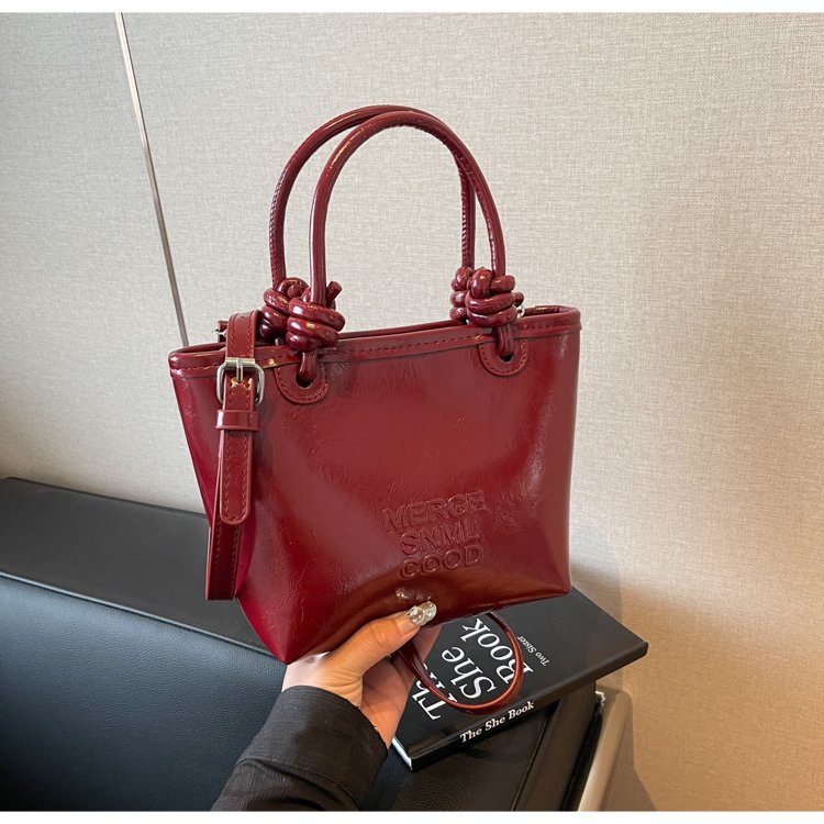 This year's popular bucket bag for women 2024 new summer versatile shoulder crossbody small bag popular silver handbag