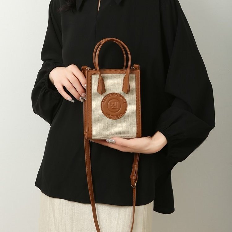 High-end texture retro bag for women 2024 new versatile niche single shoulder crossbody bag simple casual mobile phone bag