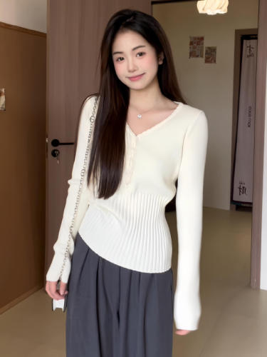 French right shoulder pit strip V-neck bottoming sweater for women in autumn slim fit waist inner top for small people