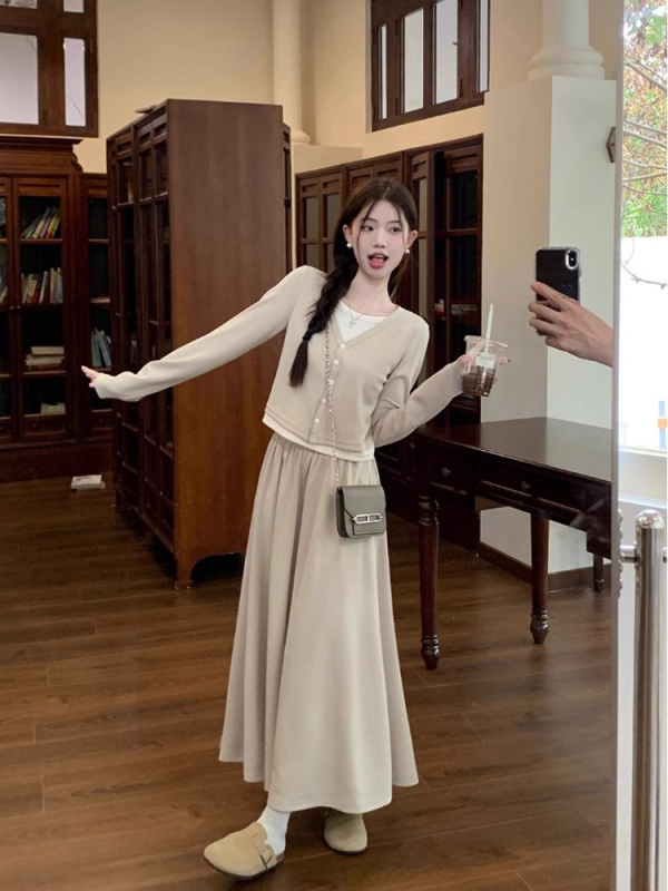 Khaki casual suit women's autumn 2024 new long-sleeved fake two-piece top A-line skirt two-piece set ins