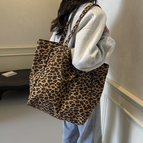 Large capacity leopard print fashion shoulder bag women's new simple personality tote bag large shopping bag versatile travel bag