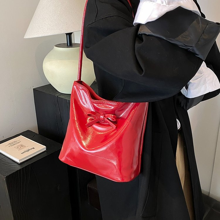 Red bag for women 2024 new trendy and fashionable hand bag for women ins internet celebrity popular single shoulder handbag for women