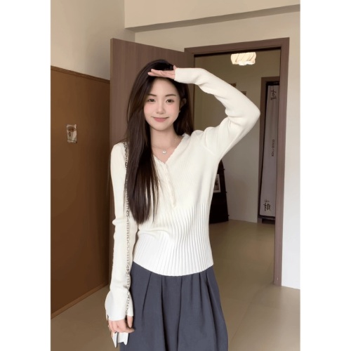 French right shoulder pit strip V-neck bottoming sweater for women in autumn slim fit waist inner top for small people