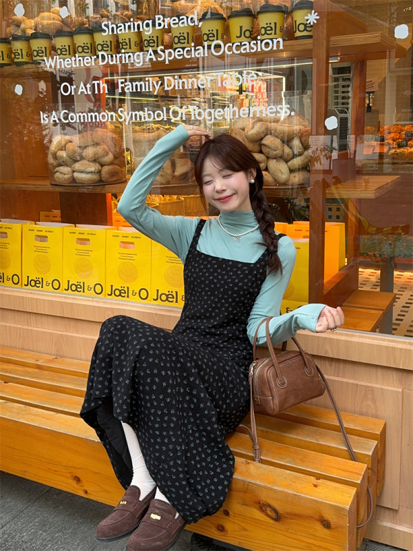Sweet and atmospheric square-neck floral suspender dress + high-neck skin-friendly bottoming long-sleeved T suit