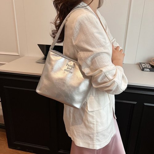 Korean niche red handbag women's 2024 new summer fashion niche armpit bag versatile casual shoulder bag