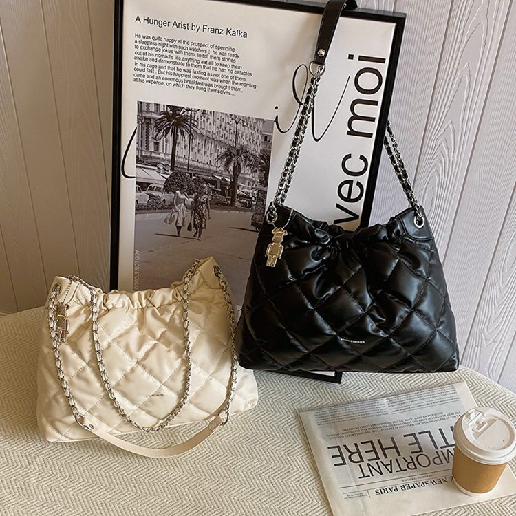 High-end texture 2024 new summer women's bag, fashionable and versatile rhombus chain quilted shoulder crossbody bag