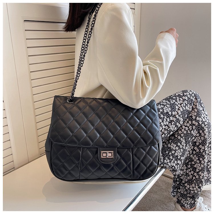 2024 Autumn New Soft Leather Texture Extra Large Capacity Classic Diamond Embroidery Thread Wedding Bag Bridal Bag Tote Bag Women's Bag