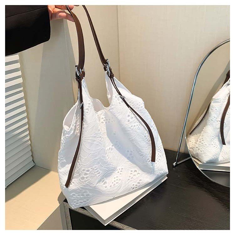 Niche design embroidered lace tote bag for women 2024 summer new style large capacity shopping bag lazy style shoulder bag