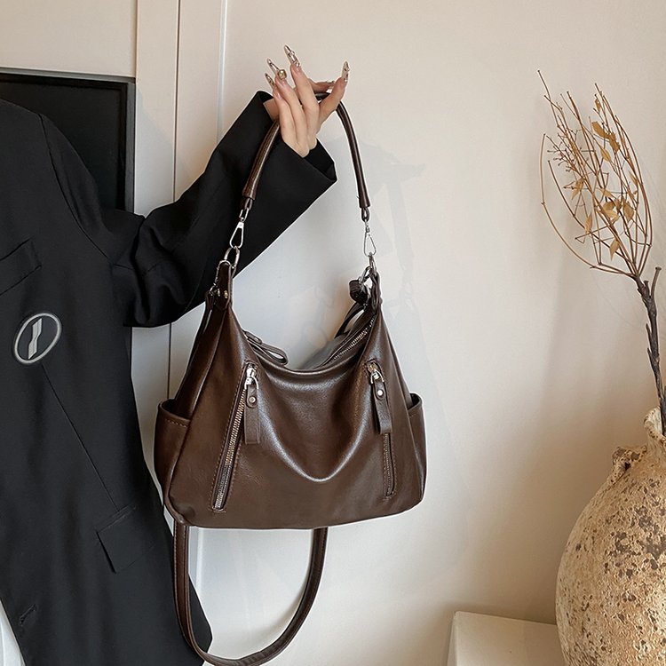 2024 New Trendy Fashion Retro Tote Bag Underarm Bag Korean Niche Large Capacity Portable Crossbody Commuting Bag for Women