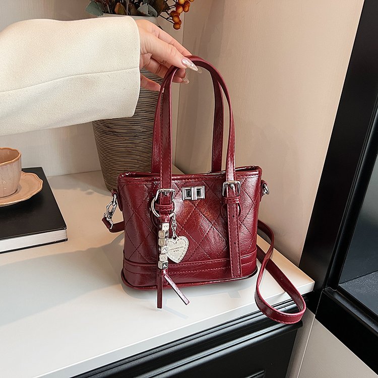 This year's popular small bags for women in summer 2024 new rhombus single shoulder crossbody bag texture hot style portable bucket bag