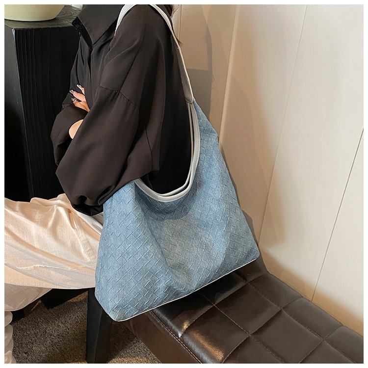 Niche Denim Bag Women's 2024 Summer New Single Shoulder Underarm Bag Fashionable and Versatile Commuting Crossbody Bag