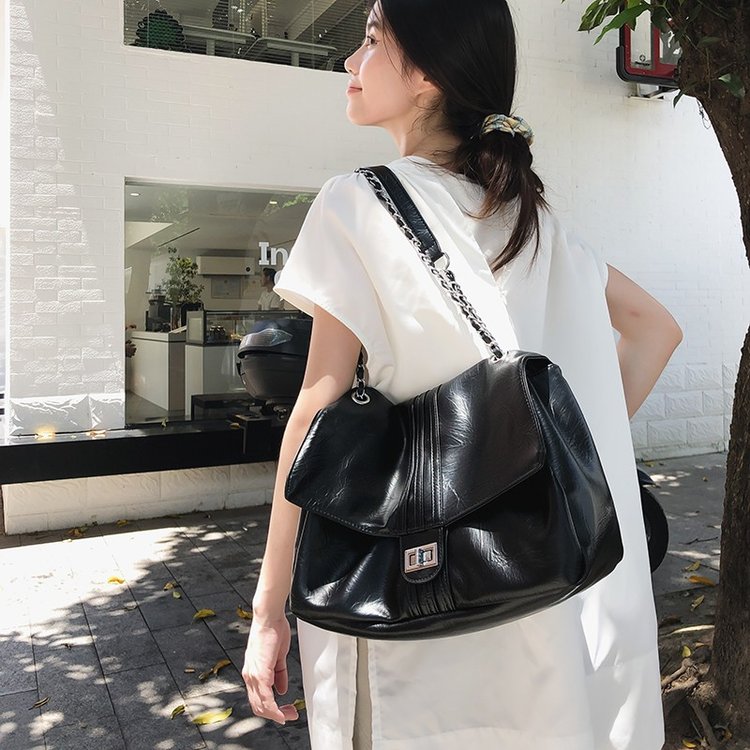 Casual large-capacity bag for women 2024 new versatile chain crossbody bag fashionable commuter shoulder bag tote bag