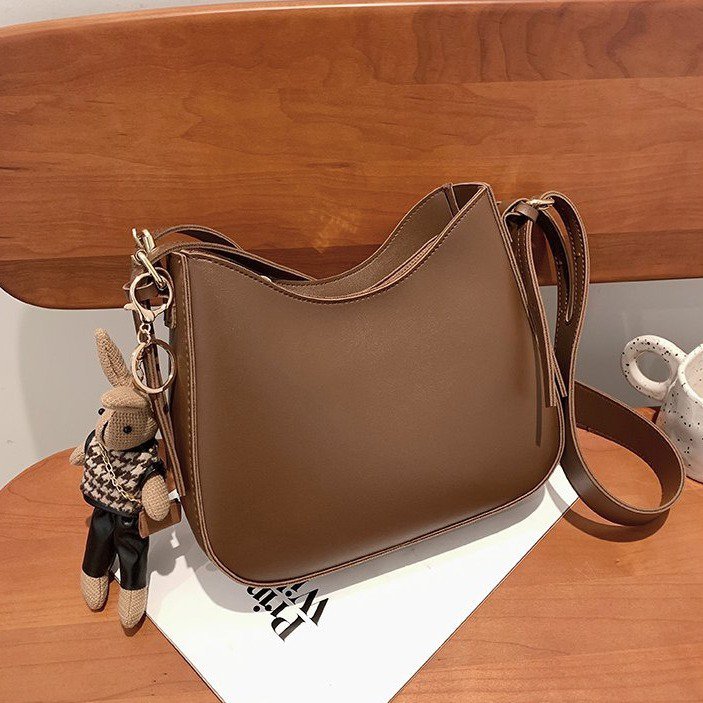 Ins versatile crossbody bag women's fashion retro armpit bag French niche single shoulder saddle bag trend