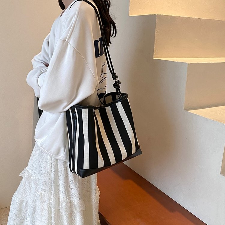 2024 new Japanese and Korean style cotton canvas shoulder bag, retro literary striped handbag, large capacity tote bag
