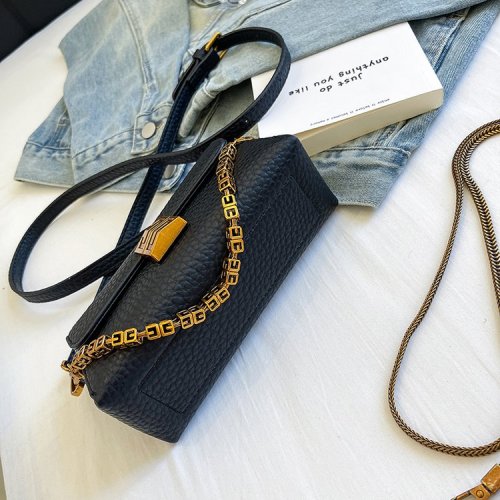 Sensual one-shoulder cross-body hand-held armpit bag for women, versatile, fashionable, high-end 2024 new fashion ins chain