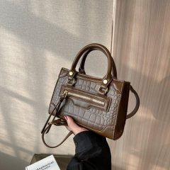 Original design 2024 new style light retro style motorcycle bag for women with metal rivets single shoulder crossbody bag handbag for women