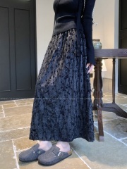 Apricot three-dimensional jacquard velvet skirt, high-waisted, slim and drapey, versatile A-line skirt, large hem umbrella skirt