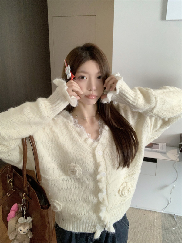 Autumn pearl three-dimensional rose embroidery ruffled V-neck sweater